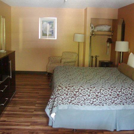 Days Inn By Wyndham Marietta White Water Екстериор снимка