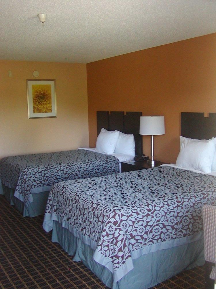 Days Inn By Wyndham Marietta White Water Екстериор снимка