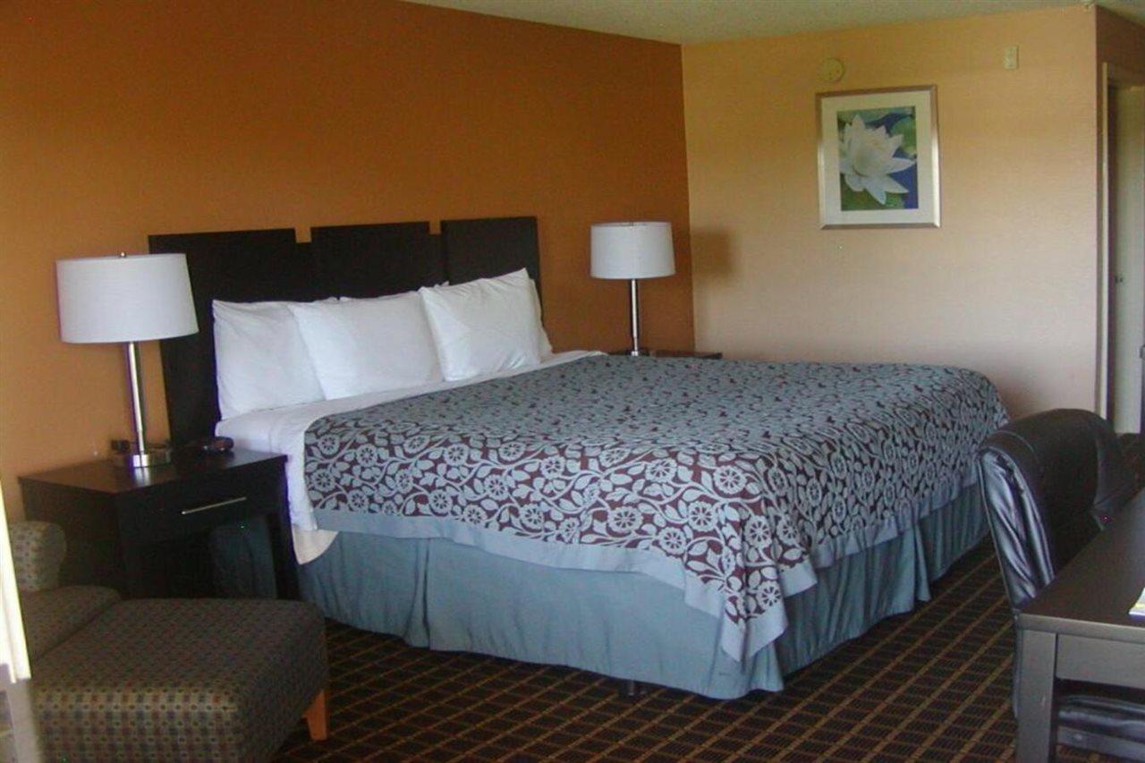 Days Inn By Wyndham Marietta White Water Екстериор снимка