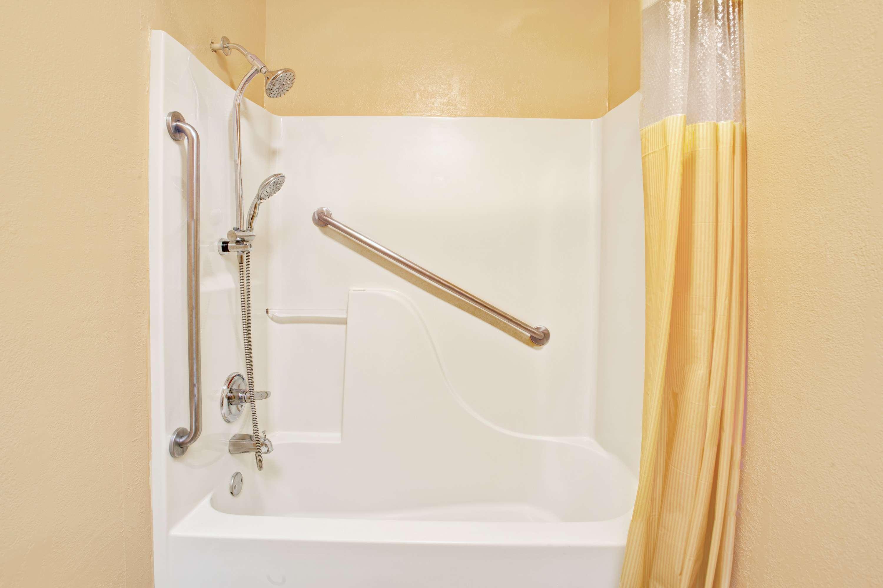 Days Inn By Wyndham Marietta White Water Екстериор снимка