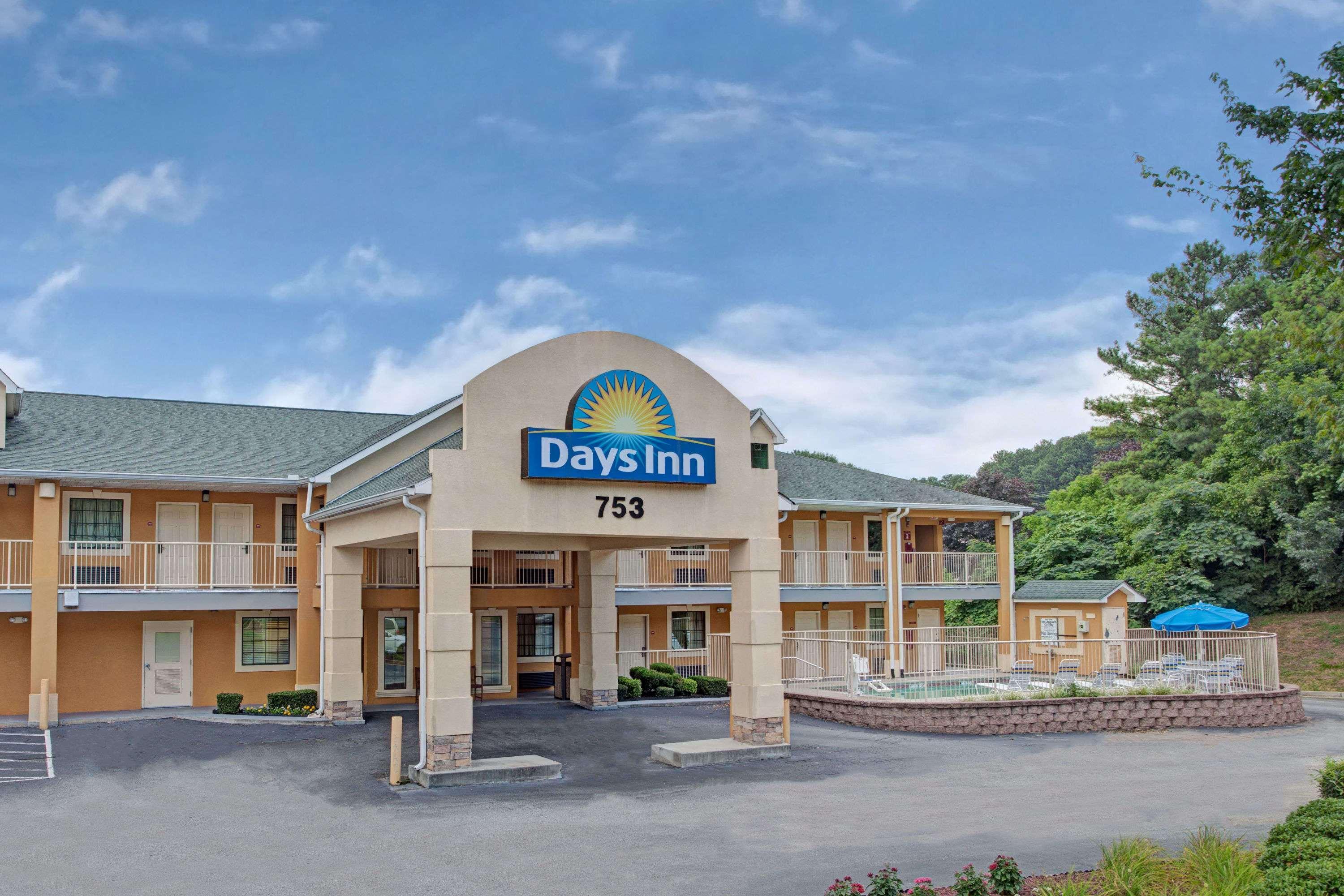 Days Inn By Wyndham Marietta White Water Екстериор снимка