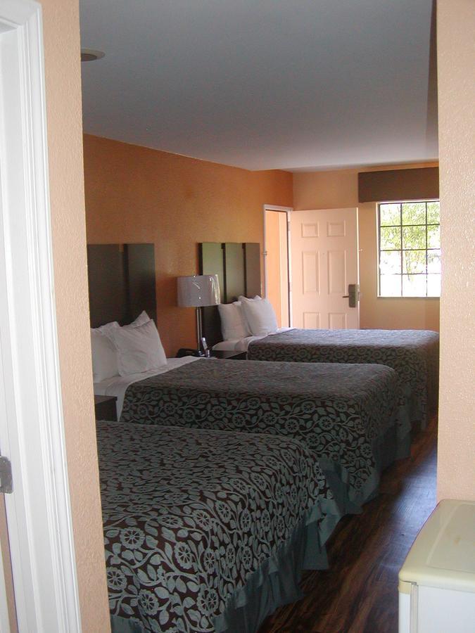 Days Inn By Wyndham Marietta White Water Екстериор снимка