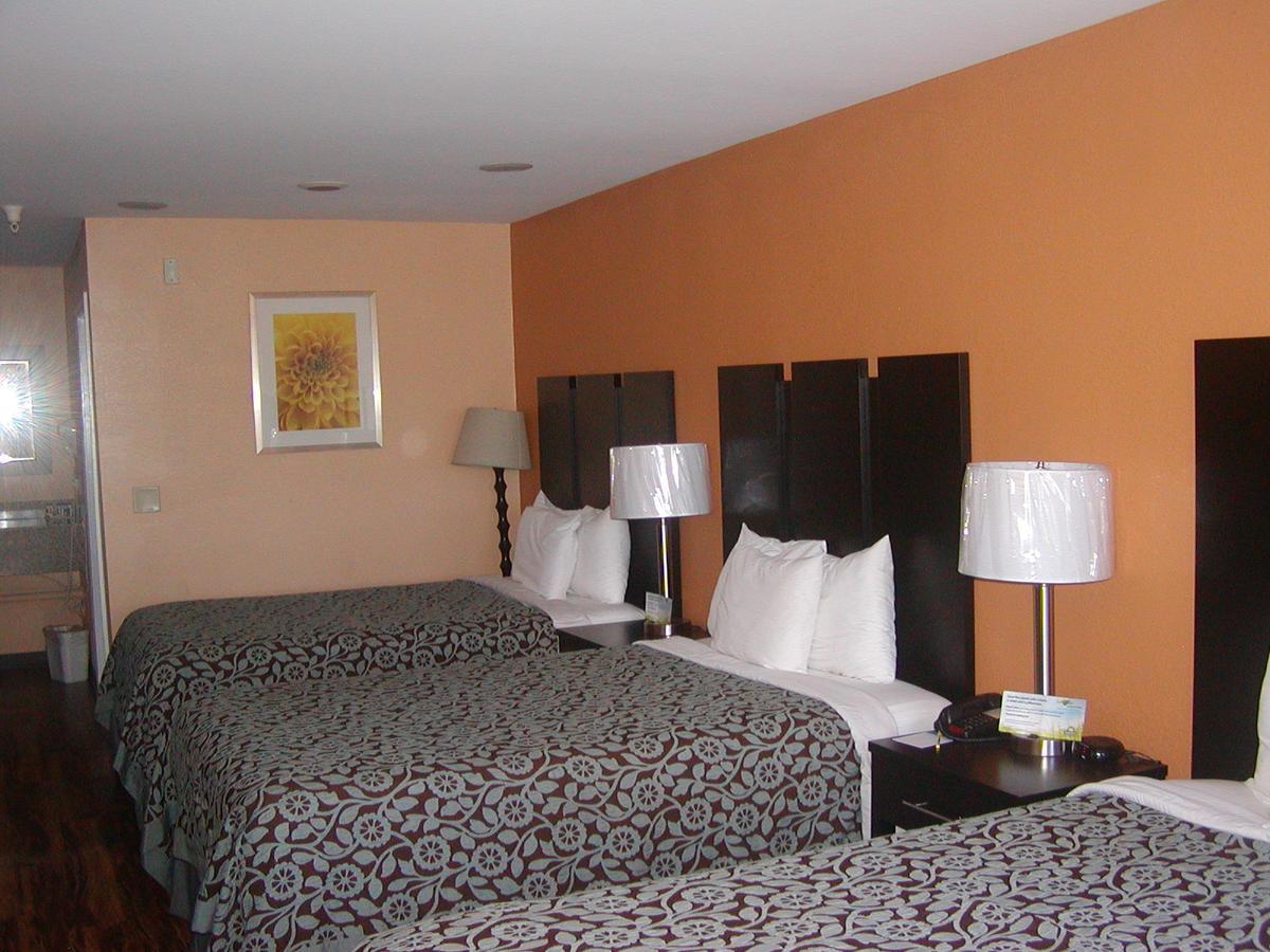 Days Inn By Wyndham Marietta White Water Екстериор снимка