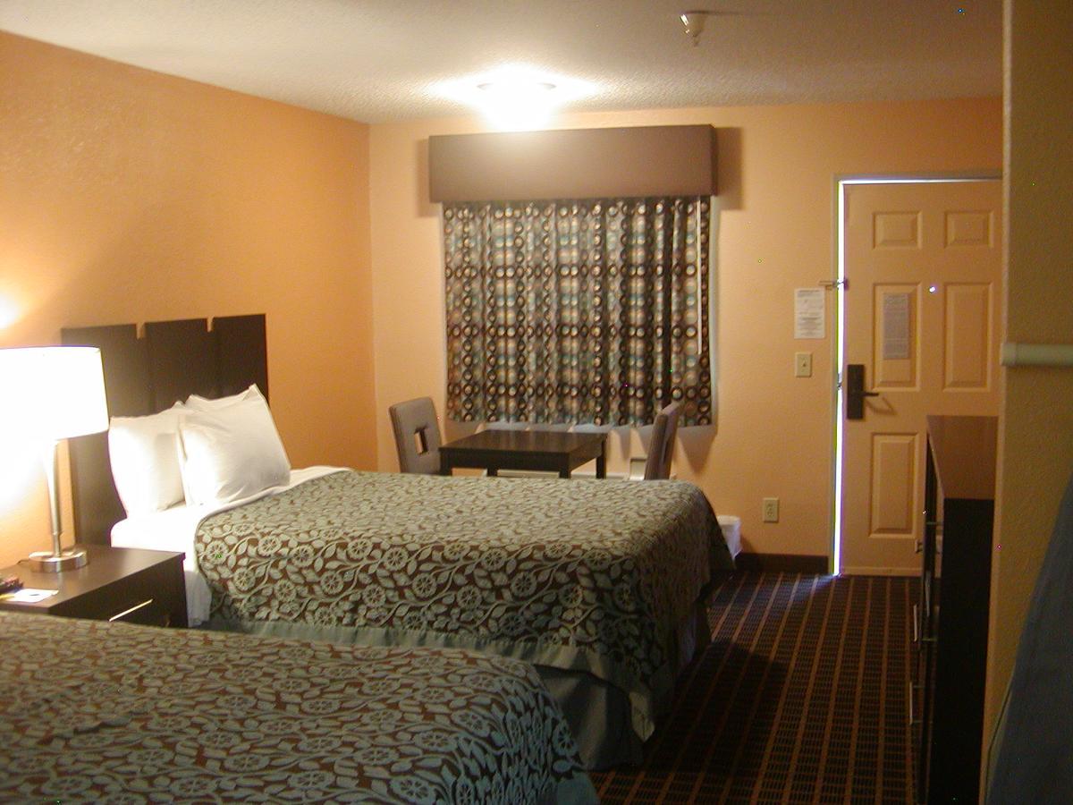 Days Inn By Wyndham Marietta White Water Екстериор снимка