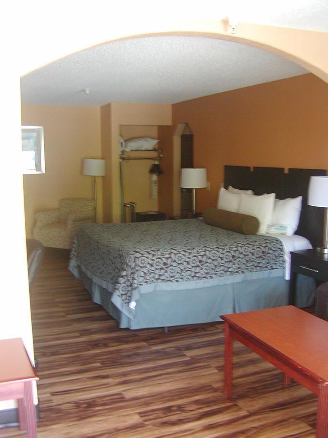 Days Inn By Wyndham Marietta White Water Екстериор снимка
