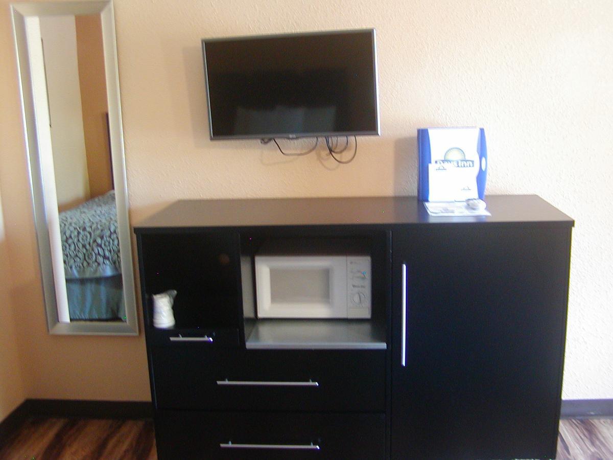 Days Inn By Wyndham Marietta White Water Екстериор снимка