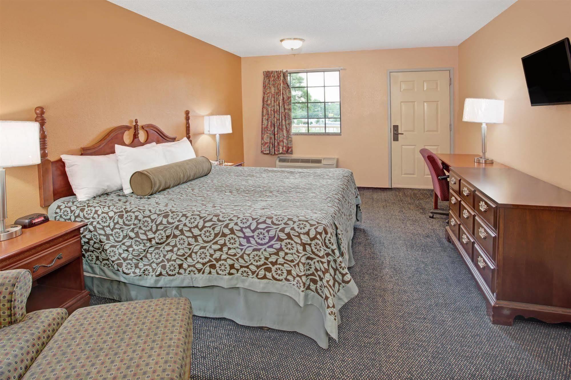 Days Inn By Wyndham Marietta White Water Екстериор снимка